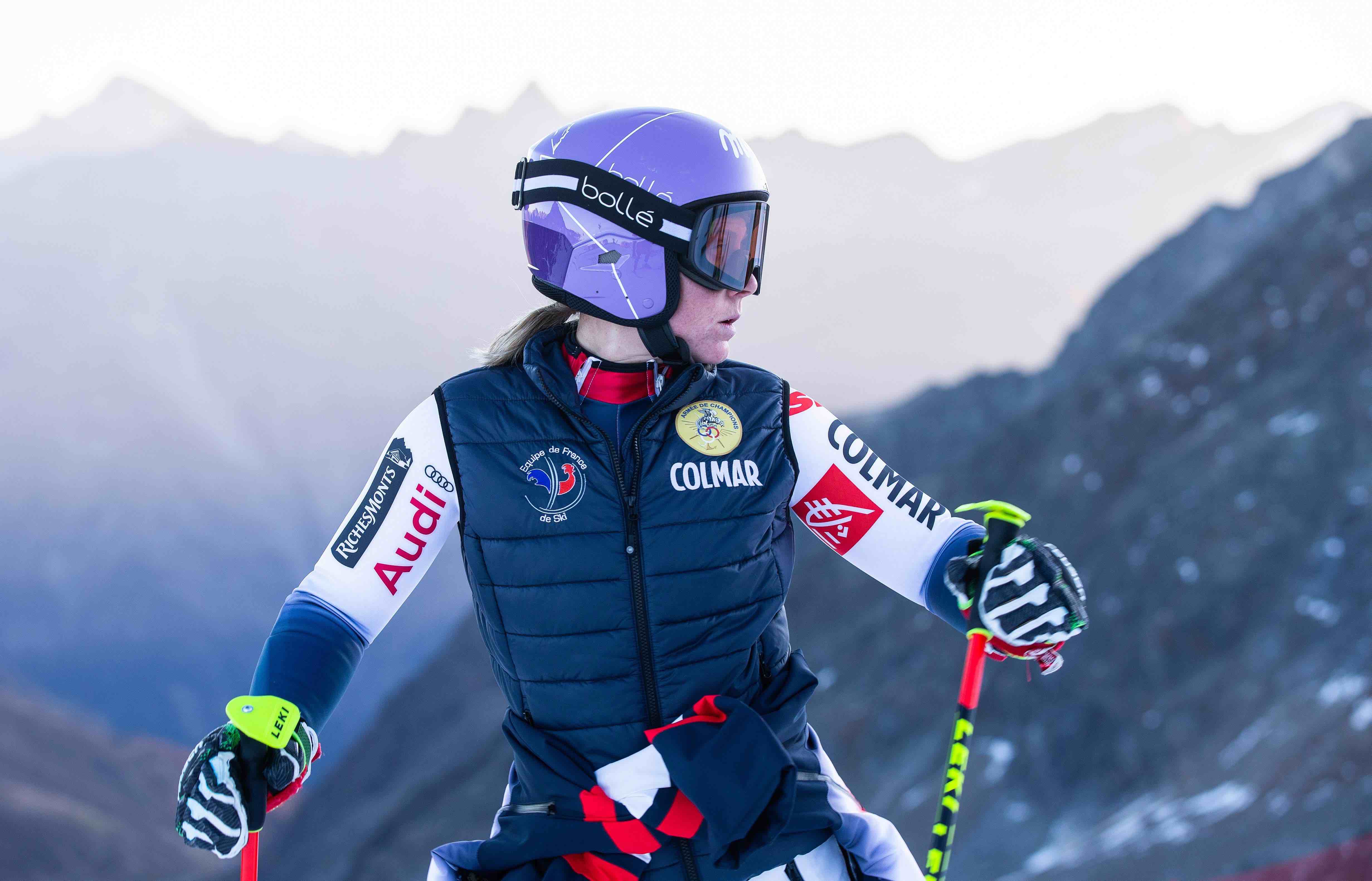 Tessa Worley a accepté de laisser de côté la compétition pendant quelques minutes pour se livre en toute intimité sur ses 2 passions : le ski & la montagne.