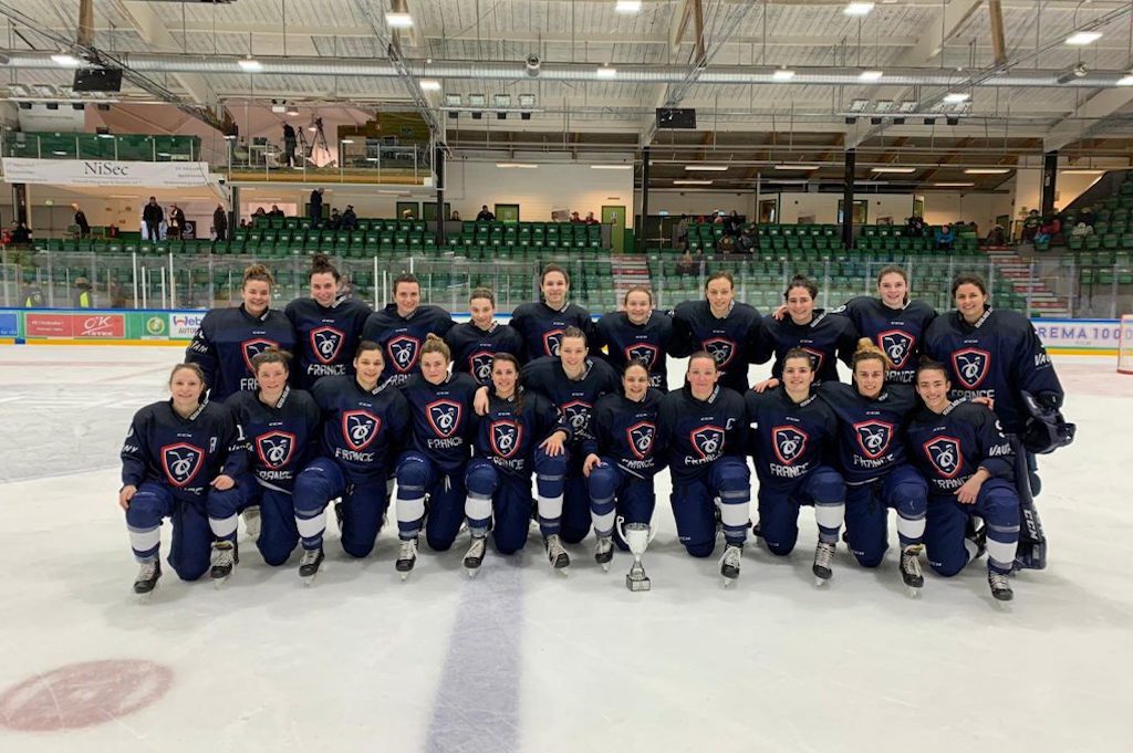 L'Équipe de France féminine de hockey sur glace, tenante du titre, a remporté ce dimanche le Tournoi des 4 Nations.