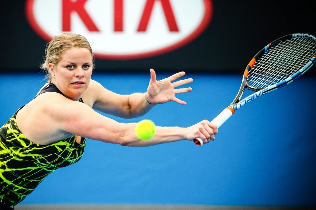La Belge Kim Clijsters, qui va faire son retour à la compétition après sept ans d'absence au tournoi WTA de Dubaï, affrontera l'Espagnole Garbine Muguruza.
