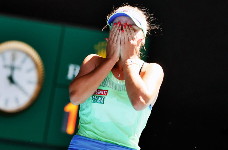 L’Américaine Sofia Kenin a remporté samedi l’Open d’Australie (AO 2020) en battant en finale l’Espagnole Garbine Muguruza en trois sets ( 4-6, 6-2, 6-2).
