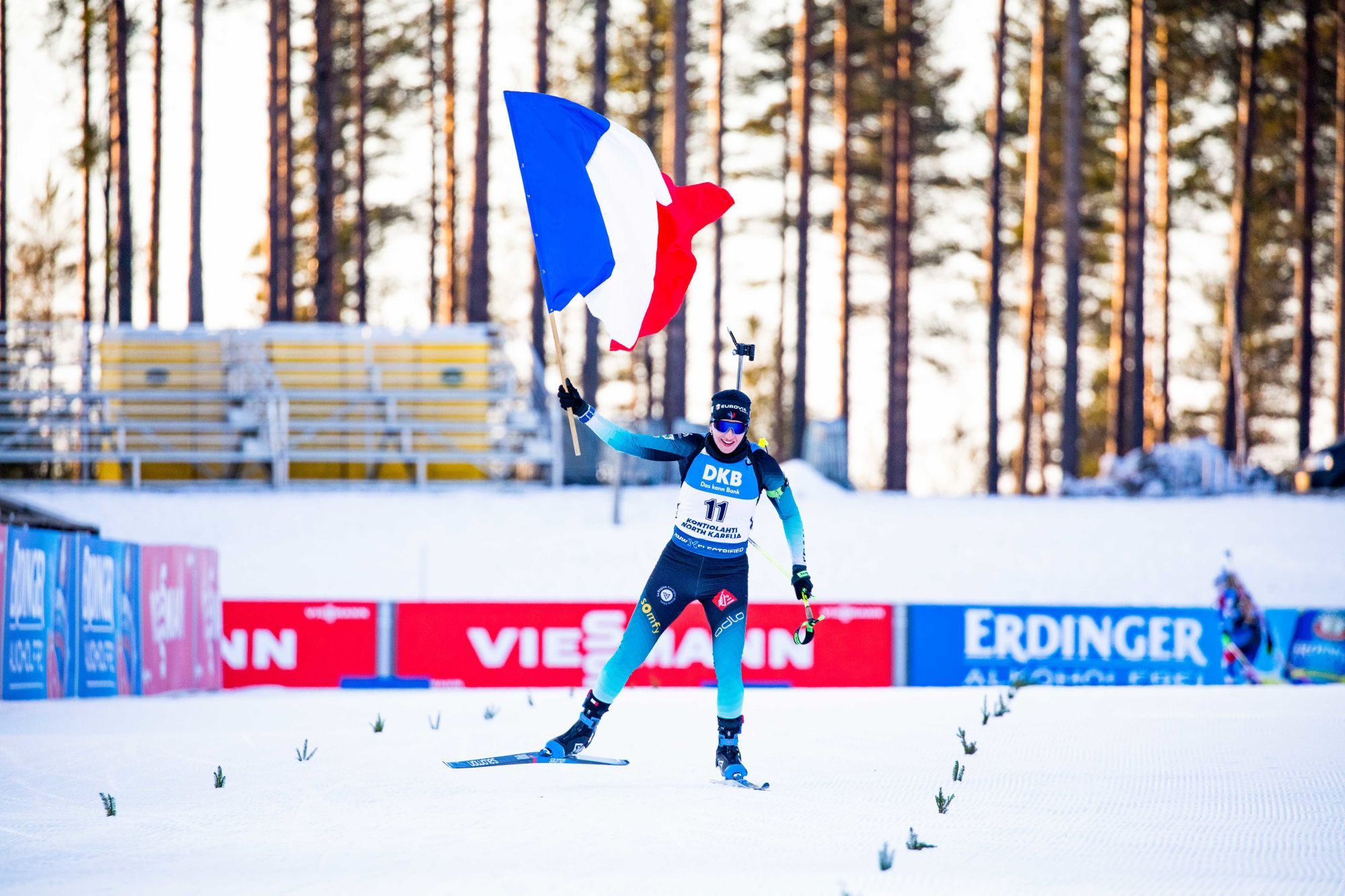 En terminant 11e de la poursuite de Kontiolahti remportée par Julia Simon, l’Italienne Dorothea Wierer s'est adjugée la Coupe du monde de biathlon.