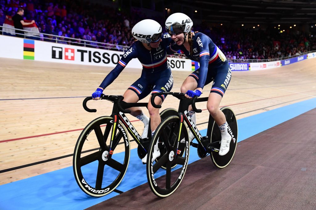 Marie Le Net et Clara Copponi ont décroché la médaille d’argent sur l’américaine des Championnats du monde 2020 de cyclisme sur piste samedi, à Berlin (Allemagne). 