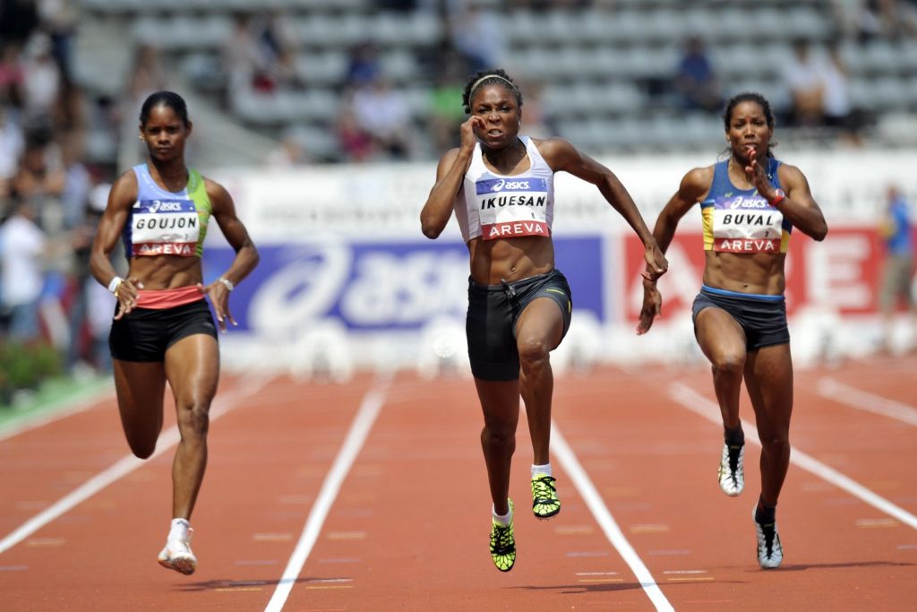 La sprinteuse Ayodélé Ikuesan-Oudart nous dévoile sa routine sport à la maison pendant le confinement : trois exercices faciles... mais rudement efficaces !