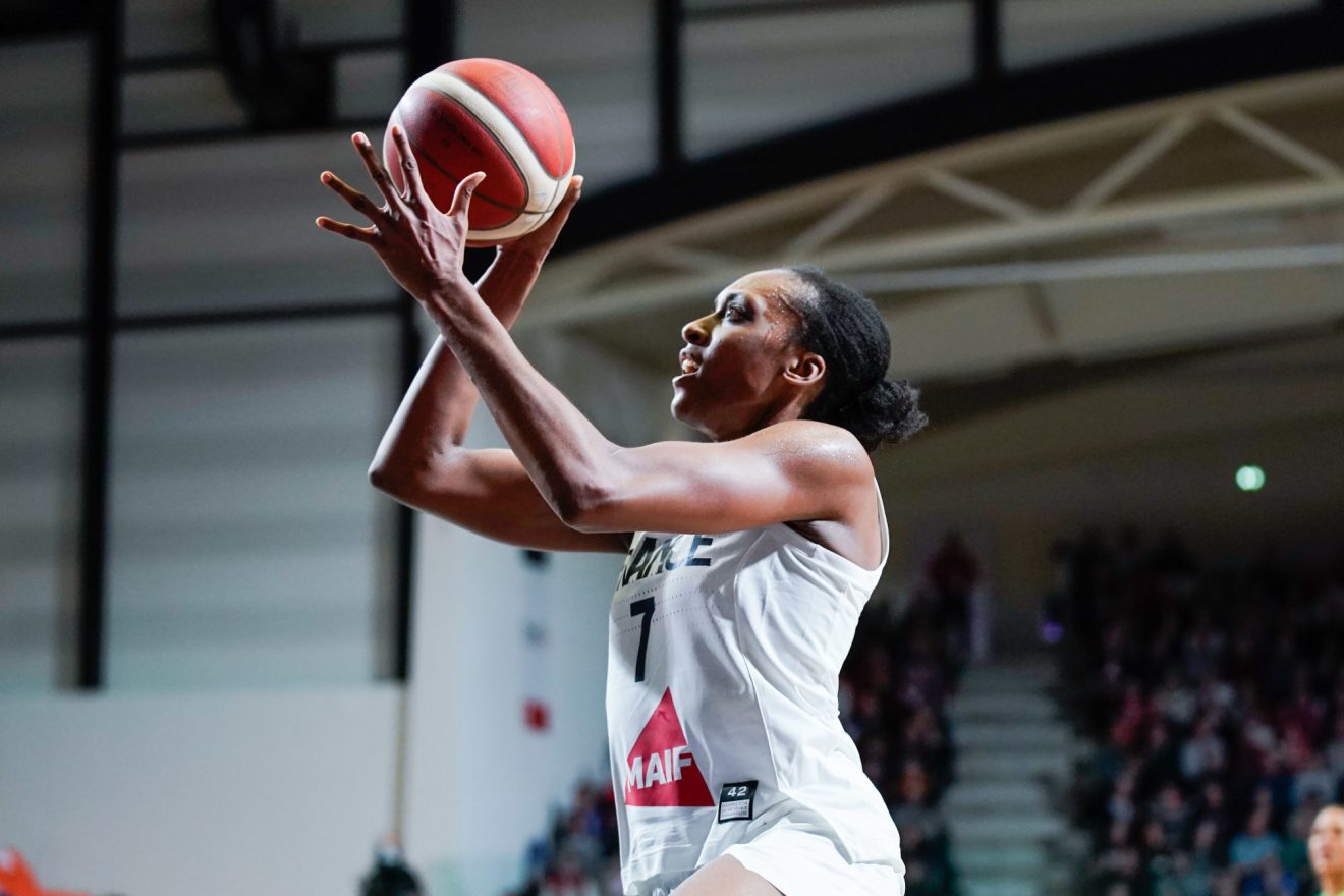 Basketball : Sandrine Gruda élue dans le cinq majeur de l’Euroligue