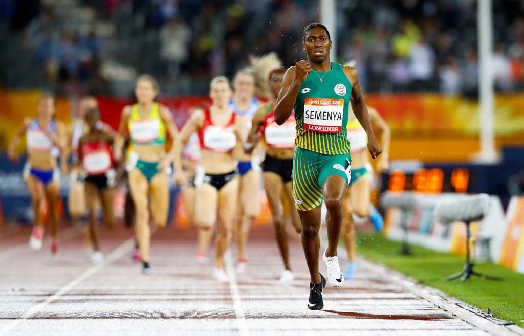 Découvrez l'incroyable histoire de Caster Semenya, l'athlète sud-africaine constamment discréditée en raison de son hyperandrogénie, devenue une icône !