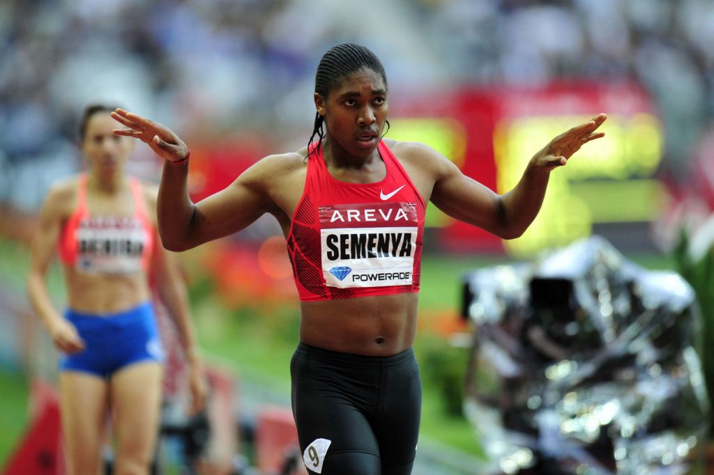 Découvrez l'incroyable histoire de Caster Semenya, l'athlète sud-africaine constamment discréditée en raison de son hyperandrogénie, devenue une icône !