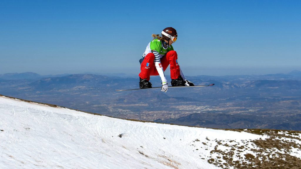 La snowboardeuse française Chloé Trespeuch nous dévoile son programme de renforcement musculaire pour tout le corps à réaliser pendant le confinement.