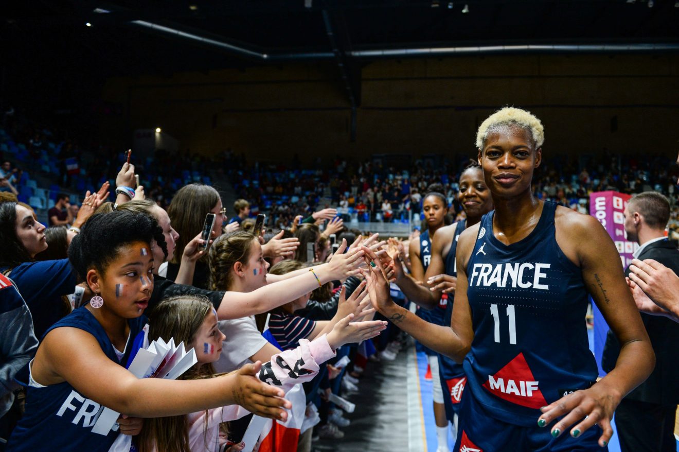 Vidéo : Valériane Ayayi se transforme en coach et nous fait transpirer !