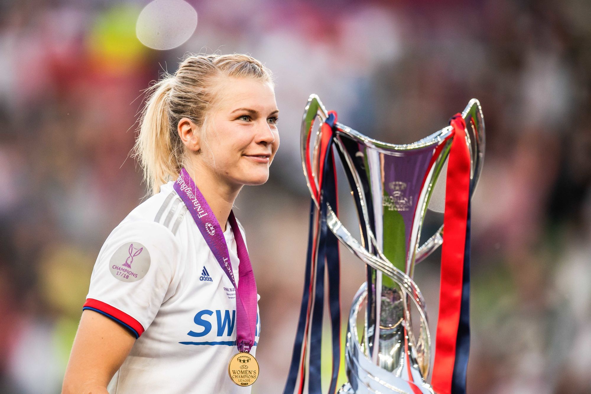 Football féminin : Ada Hegerberg, premier Ballon d’Or féminin de l’histoire en 2018, a signé un contrat longue durée avec l’équipementier américain Nike.