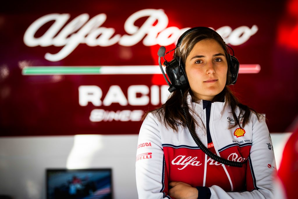 Quand on parle de sport automobile, on pense à des hommes. Pourtant, il s’agit d’un sport mixte. Rien n’empêche les femmes de rouler en Formule 1 (F1).