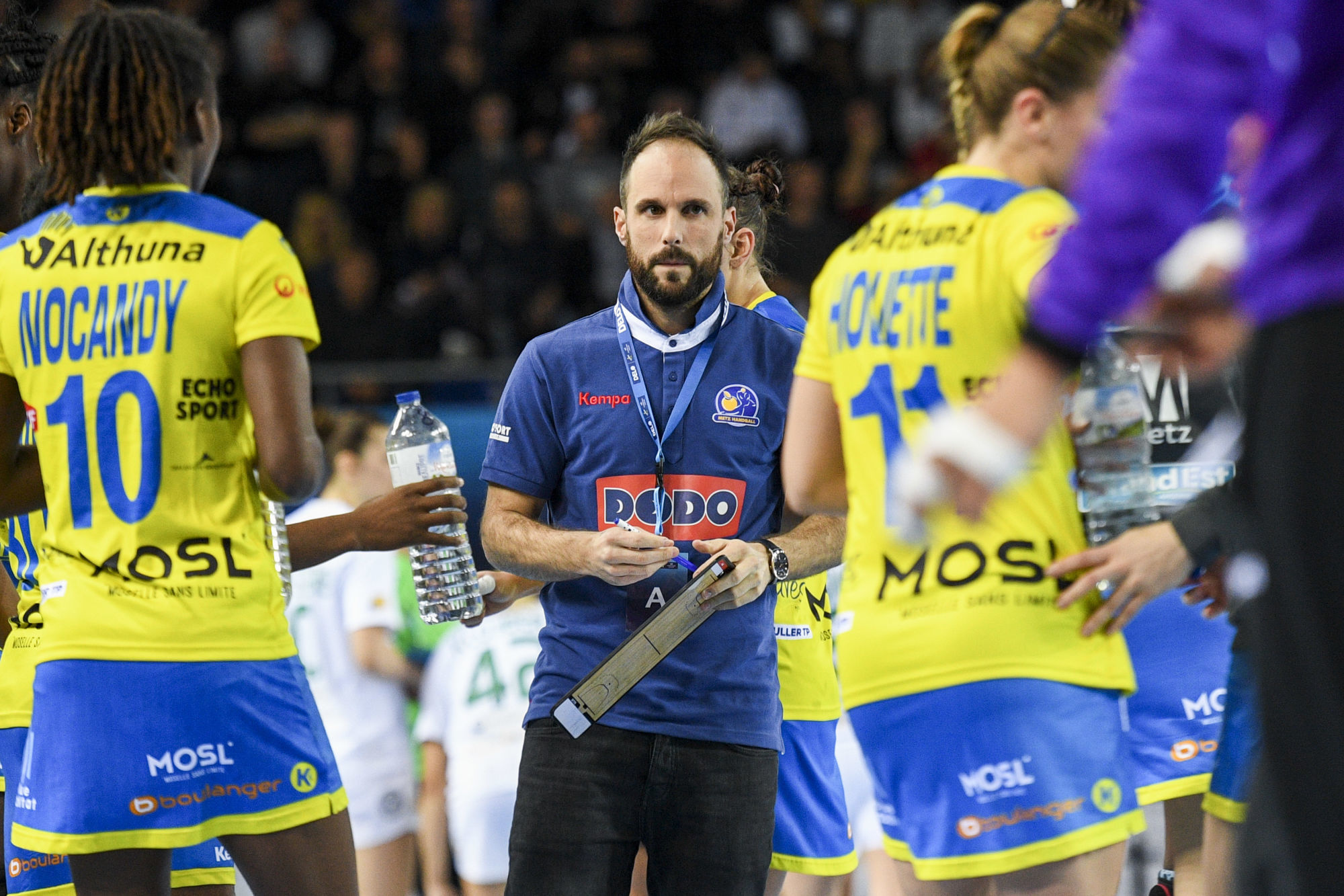 Le Français Emmanuel Mayonnade, coach des « Dragonnes » de Metz, a été sacré « meilleur entraîneur » de handball du monde chez les féminines en 2019.