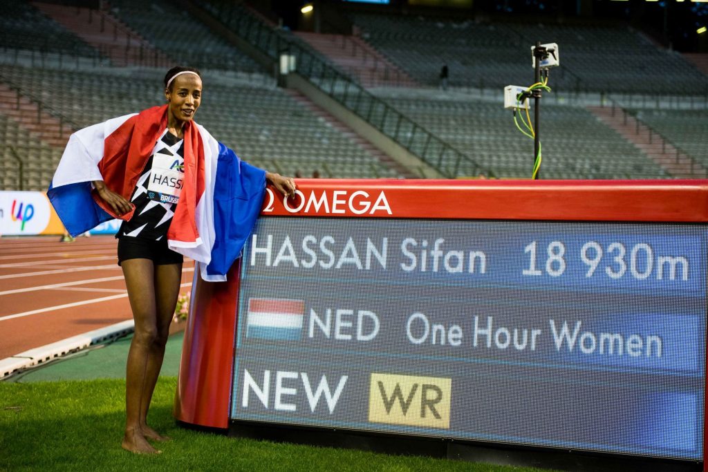 La Néerlandaise Sifan Hassan a battu le record de l’heure féminin vendredi, au meeting de Bruxelles, en courant 18,930 km en 60 minutes.