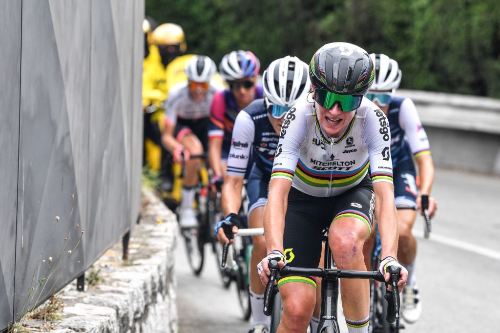 La Néerlandaise Annemiek van Vleuten, championne du monde en titre de cyclisme sur route, est obligée de renoncer aux Mondiaux-2020 d’Imola en Italie (24-27 septembre) en raison d’une fracture au poignet gauche survenue après une chute sur le Giro féminin jeudi.