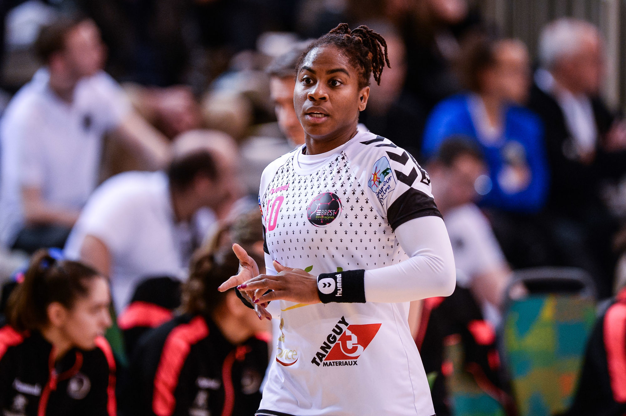 Les joueuses du Brest Bretagne Handball (BBH) se sont imposées face aux Roumaines de Valcea (28-21) lors de la première journée des phases de groupes de la Ligue des Champions de handball samedi, dans leur Arena de Brest.