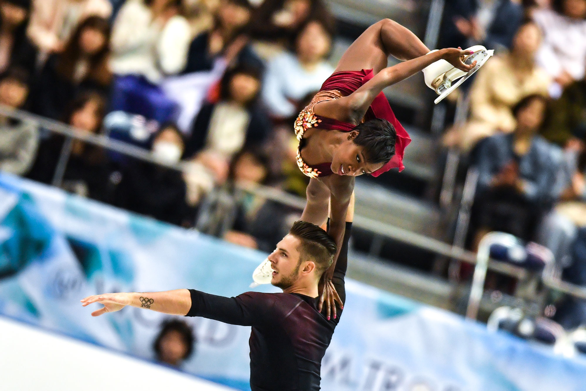 Les patineurs français Vanessa James et Morgan Ciprès, sacrés champions d’Europe en couple en 2019, ont décidé de mettre fin à leur carrière sportive.