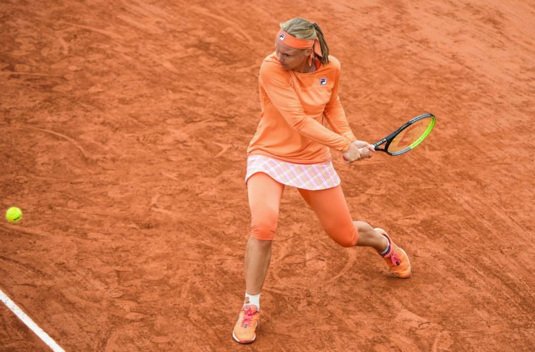 La N.8 mondiale Kiki Bertens est venue à bout de l’Italienne Sara Errani après plus de trois heures de combat (7-6 (7/5), 3-6, 9-7) mercredi, au 2e tour du tournoi de Roland-Garros 2020.