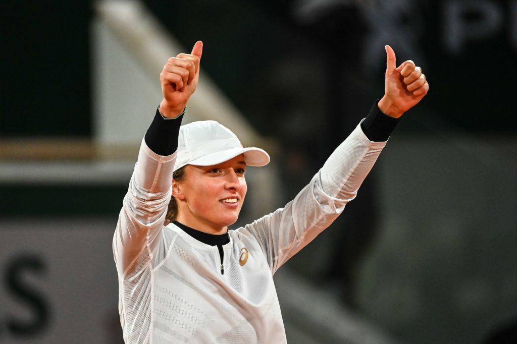 Ce jeudi, la Polonaise Iga Swiatek n’a fait qu’une bouchée de l’Argentine Nadia Podoroska en demi-finale du tournoi de Roland-Garros 2020.