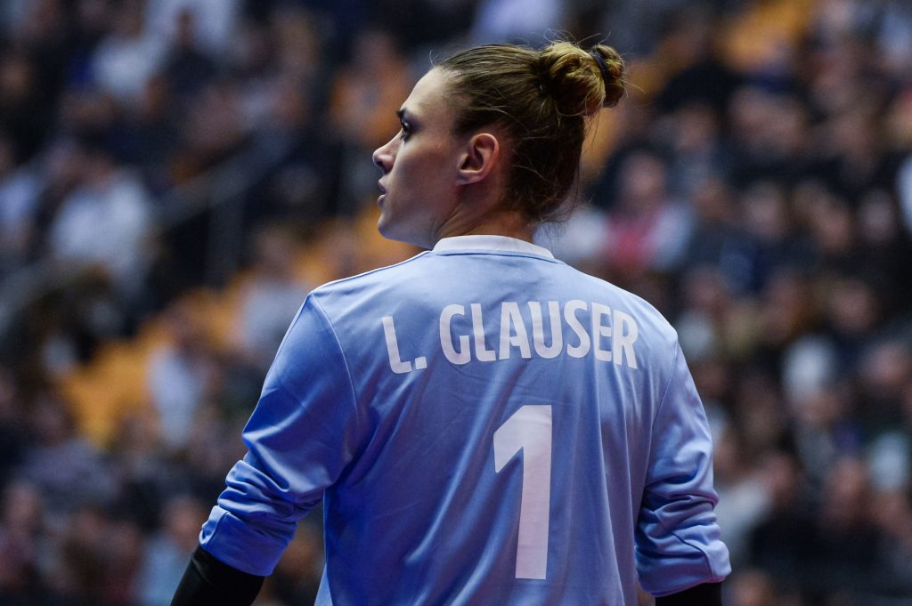 La France s’apprête à remettre en jeu son titre continental à l'Euro-2020 de handball. Entretien avec la gardienne des Bleues, Laura Glauser.