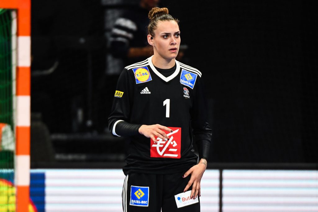 La France s’apprête à remettre en jeu son titre continental à l'Euro-2020 de handball. Entretien avec la gardienne des Bleues, Laura Glauser.