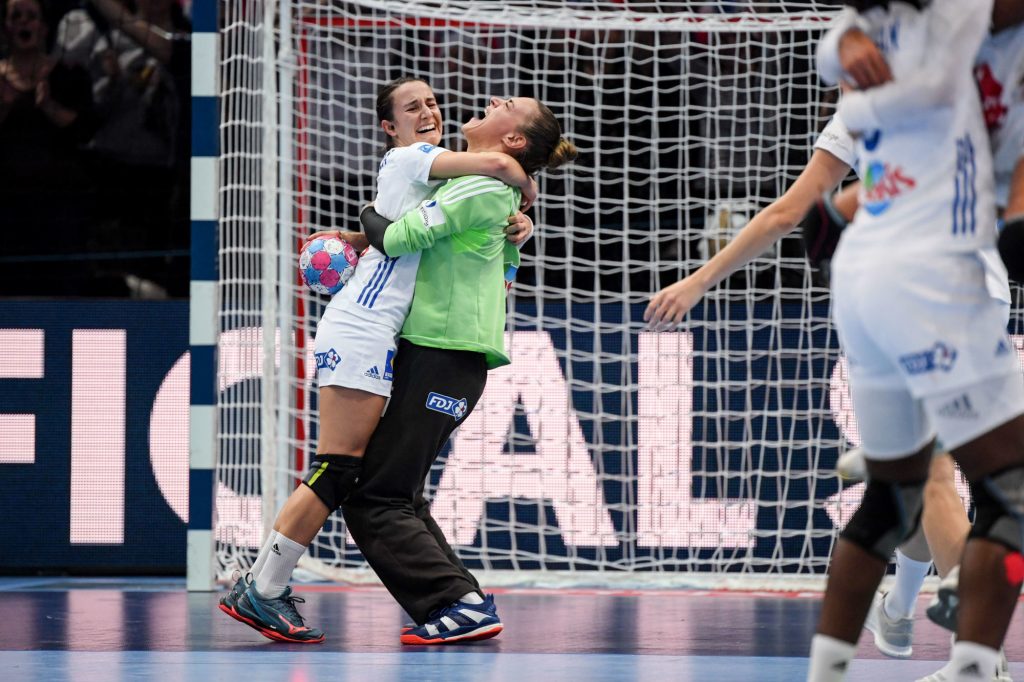 La France s’apprête à remettre en jeu son titre continental à l'Euro-2020 de handball. Entretien avec la gardienne des Bleues, Laura Glauser.