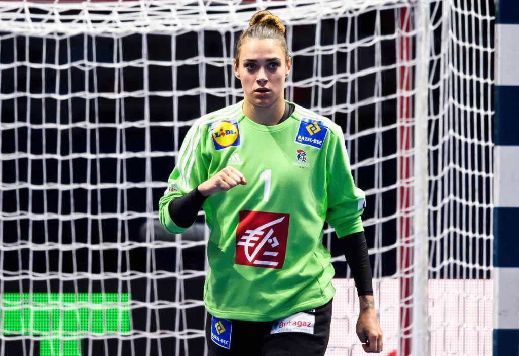 La France s’apprête à remettre en jeu son titre continental à l'Euro-2020 de handball. Entretien avec la gardienne des Bleues, Laura Glauser.