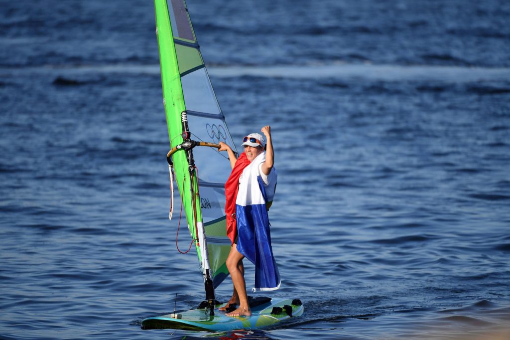 La Française Charline Picon, sacrée championne olympique à Rio en 2016, a décroché la médaille d'or de l'Euro-2020 de planche à voile.