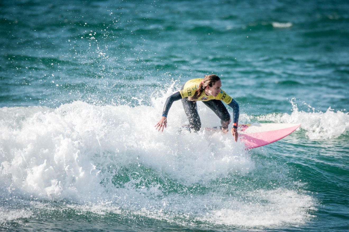 Surf : la vague incroyable domptée par Justine Dupont (vidéo)