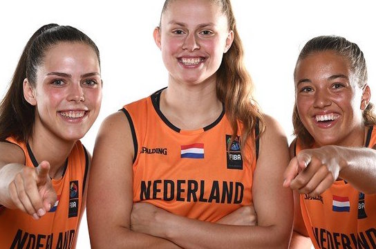 Le compte Twitter @EurobasketWomen a posté cette vidéo super sympa de célébration de l’équipe néerlandaise de basket après une victoire.