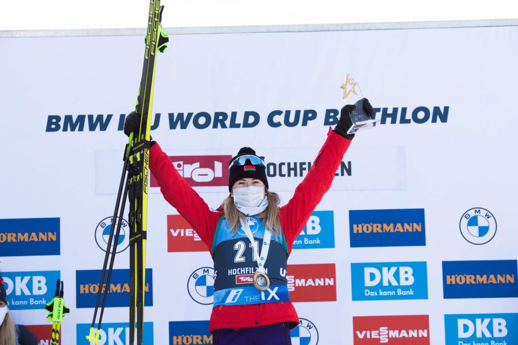 La Bélarusse Dzinara Alimbekava a remporté ce vendredi le sprint d’Hochfilzen (Autriche), comptant pour la Coupe du monde de biathlon.
