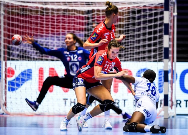 Euro-2020 de handball : la France échoue à deux petits buts de la Norvège en finale (22-20)