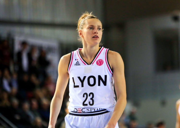 Lyon, qui avait bien débuté sa campagne européenne mardi, a cédé de peu pour son 2e match face à Prague (80-79) jeudi à Istanbul, tandis que Basket Landes a remporté à Sopron le duel franco-français face à Bourges (69-66 a.p.), toujours « fanny » après deux matches.
