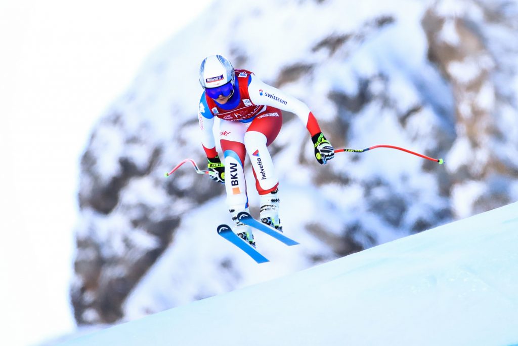 La Suissesse Corinne Suter a remporté vendredi la première descente de la Coupe du monde de ski alpin 2020-2021, organisée à Val d’Isère.