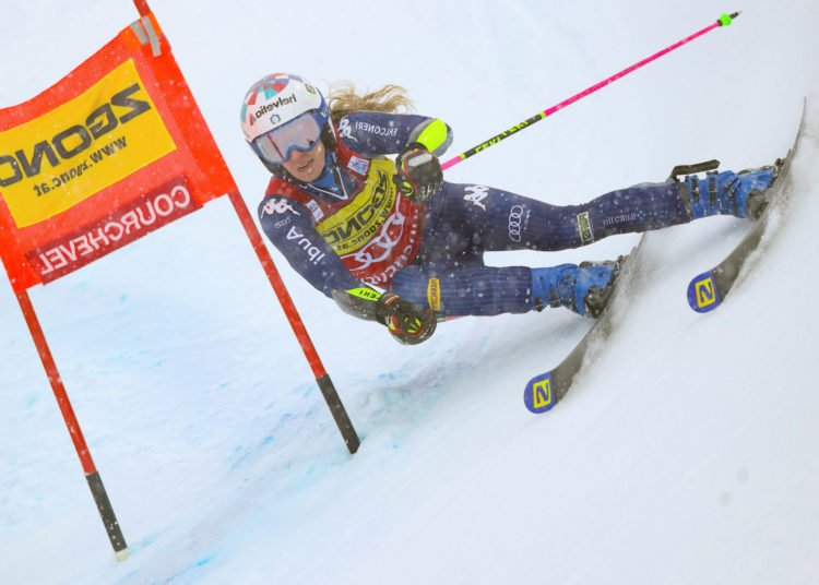 L’Italienne Marta Bassino a décroché une nouvelle victoire ce samedi en Coupe du monde de ski alpin en remportant le slalom géant de Courchevel.