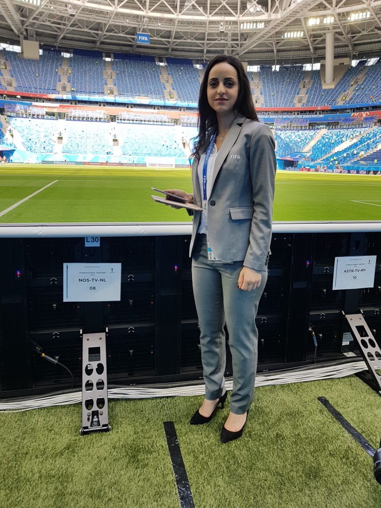 Zineb El Houari (journaliste & chroniqueuse sportive sur France 24) : « Si je peux jouer au foot, je peux en parler sur un plateau télé ! ».