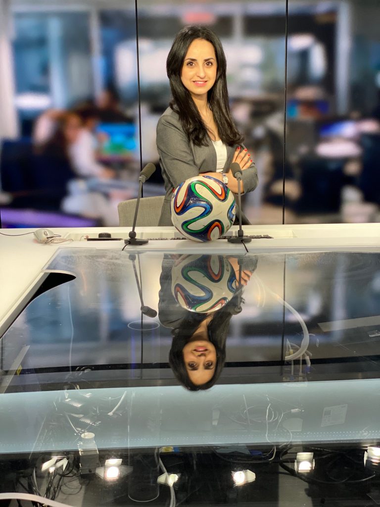 Zineb El Houari (journaliste & chroniqueuse sportive sur France 24) : « Si je peux jouer au foot, je peux en parler sur un plateau télé ! ».