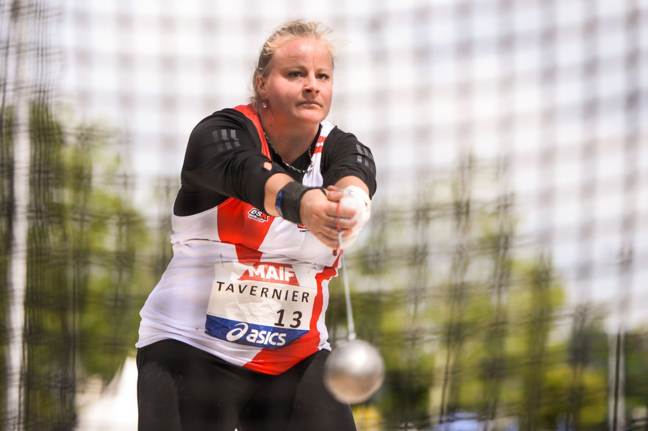 Alexandra Tavernier bat le record de France au marteau