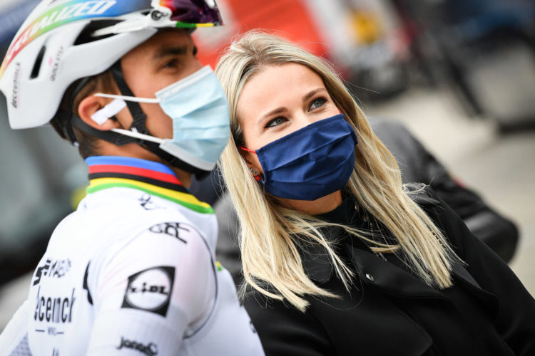 Marion Rousse dévoile son baby bump (photo)