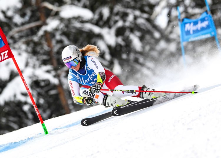 Mondiaux ski, descente : Corinne Suter au sommet devant Kira Weidle