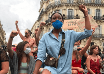 Diandra Tchatchouang, genou à terre, point levé