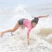 Une surfeuse de 22 ans meurt frappée par la foudre pendant un entraînement