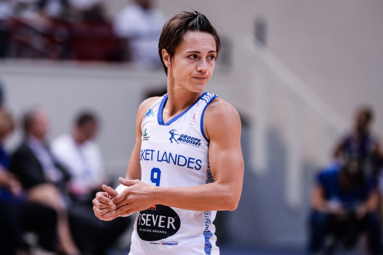 Basketball : Céline Dumerc repousse sa retraite
