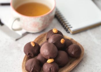 Recette collation à tester pour Noël : billes de chocolat aux cacahuètes