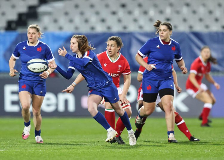 Le XV de France féminin écrase le pays de Galles 53-0 !