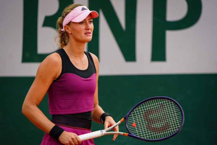 Roland-Garros : Kontaveit taille patron face à Mladenovic, il n’y a plus de Françaises à Paris