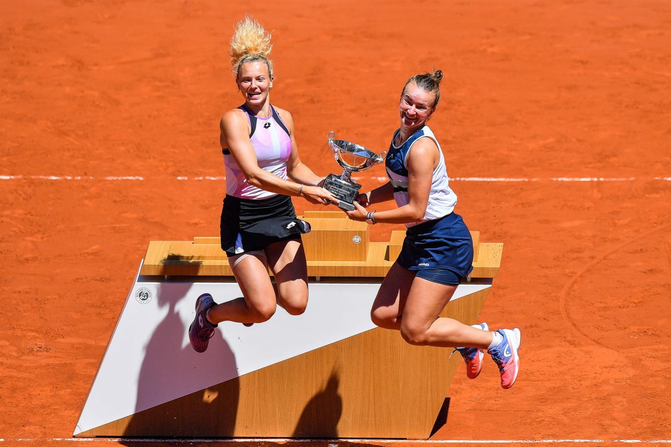 Roland-Garros : Krejcikova réussit le doublé simple-double