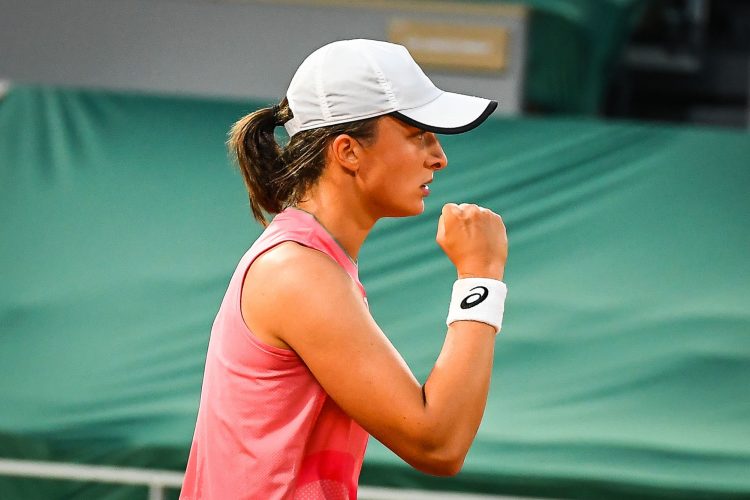 Roland-Garros : Swiatek file en quarts de finale