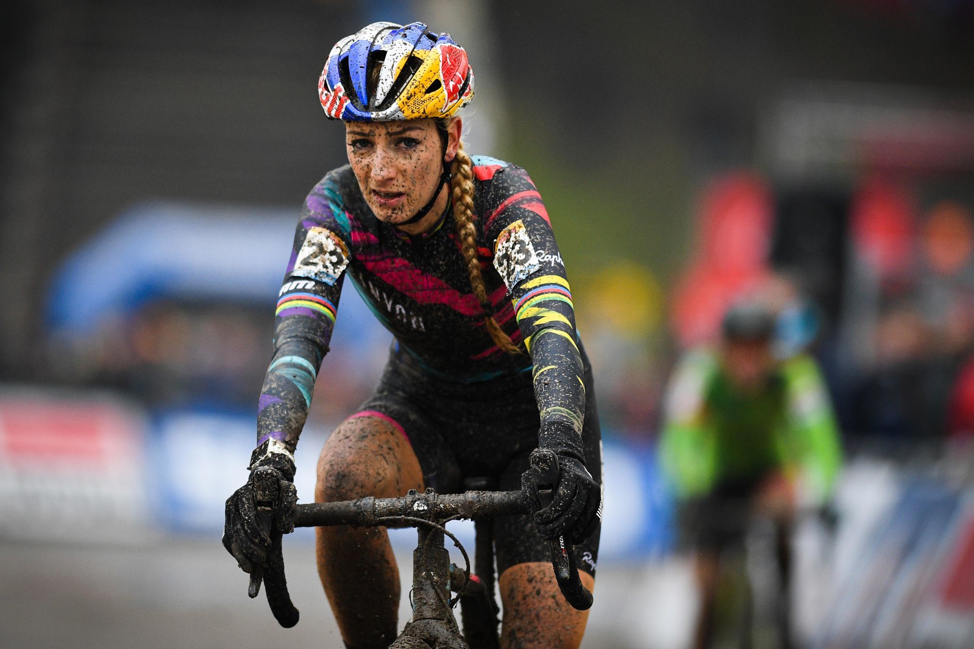 Pauline Ferrand Prevot Et Loana Lecomte Se Font Manger Par Trois Suisses Women Sports