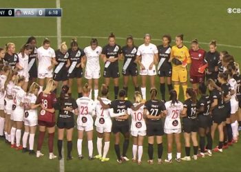 États-Unis : Un match de football interrompu pour dénoncer les abus sexuels !