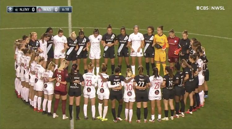 États-Unis : Un match de football interrompu pour dénoncer les abus sexuels !