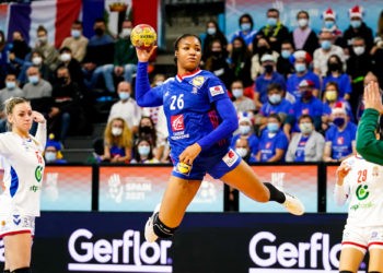 Handball : Encore parfaites, les Bleues réussissent le 6/6 en battant la Russie, et filent en quarts